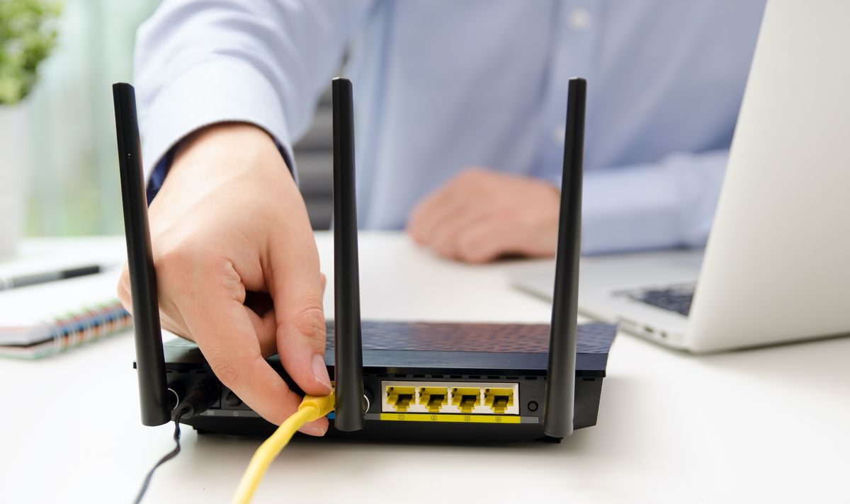 How to use an old router as a WiFi repeater and improve the signal