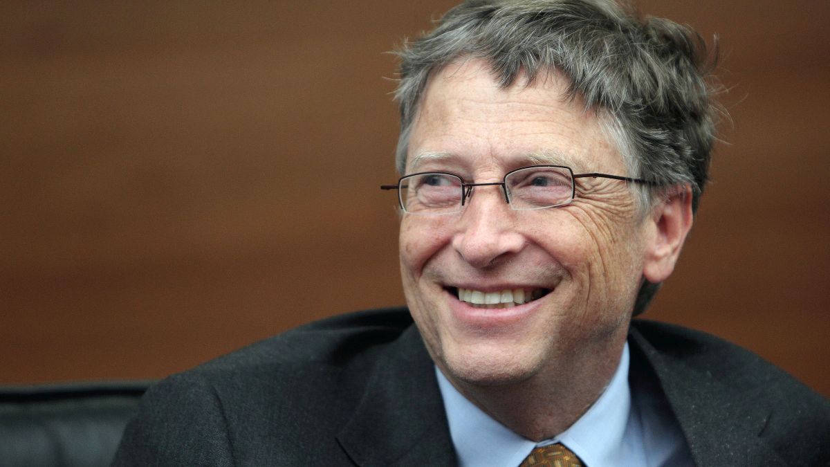 Bill Gates considers AI as a technological milestone as great as the invention of the computer or the Internet